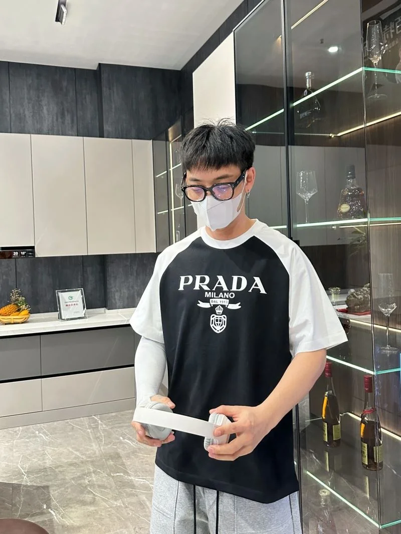 Prada T-Shirts Breathable 167867