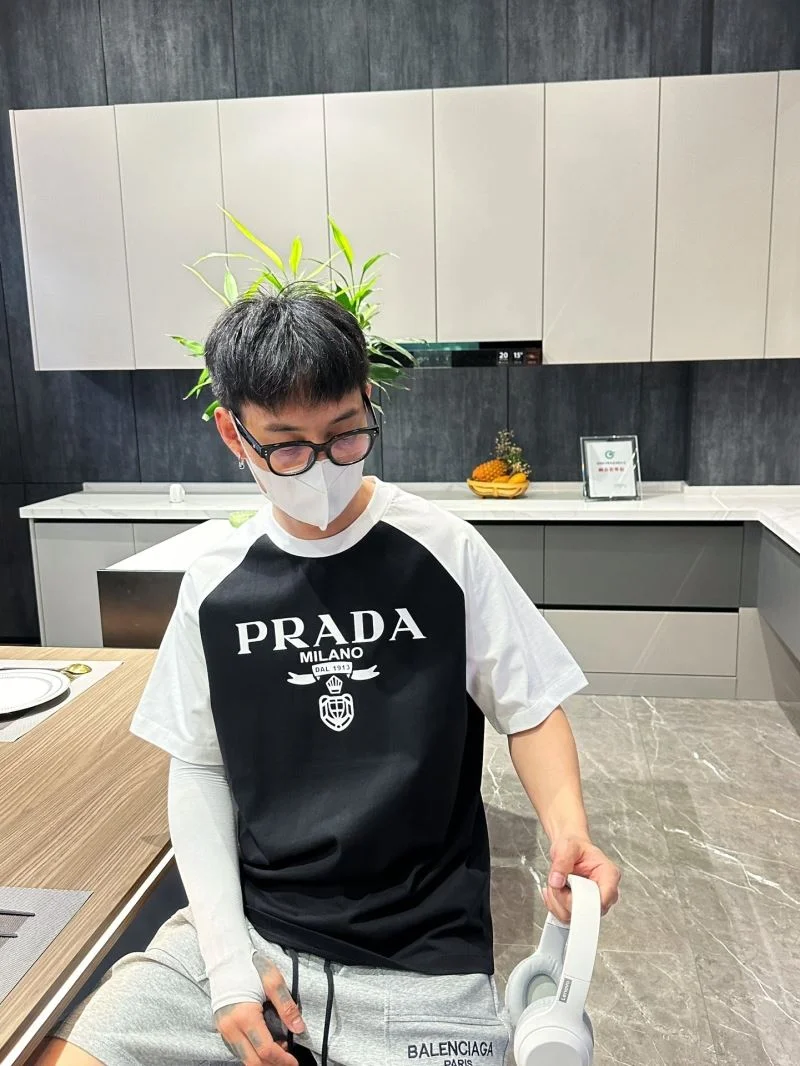 Prada T-Shirts Breathable 167867