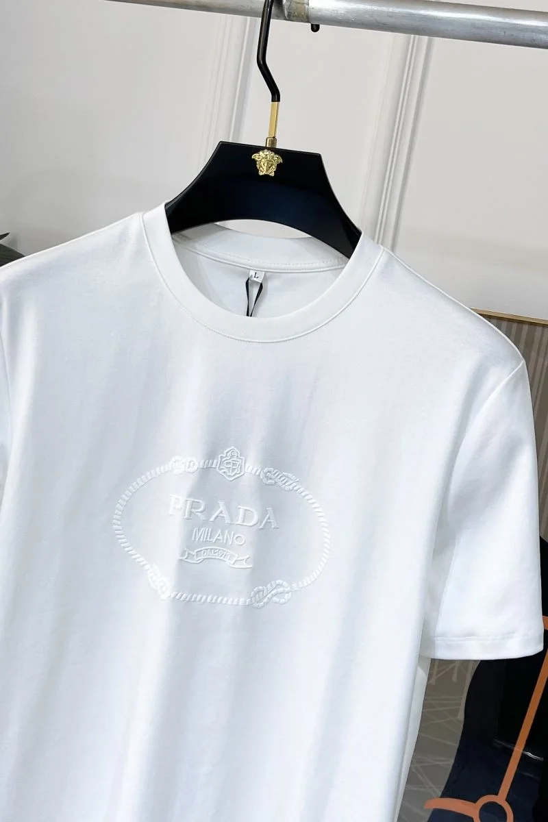 Prada T-Shirts Sleek 167850