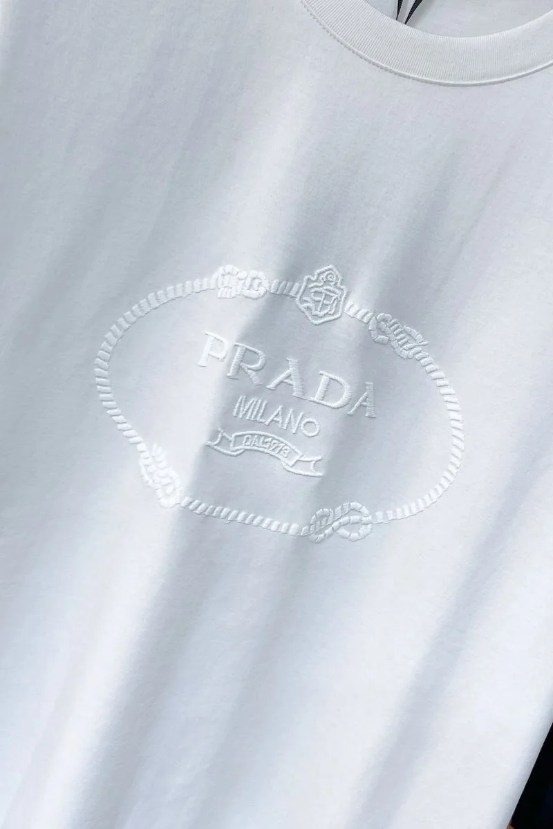 Prada T-Shirts Sleek 167850