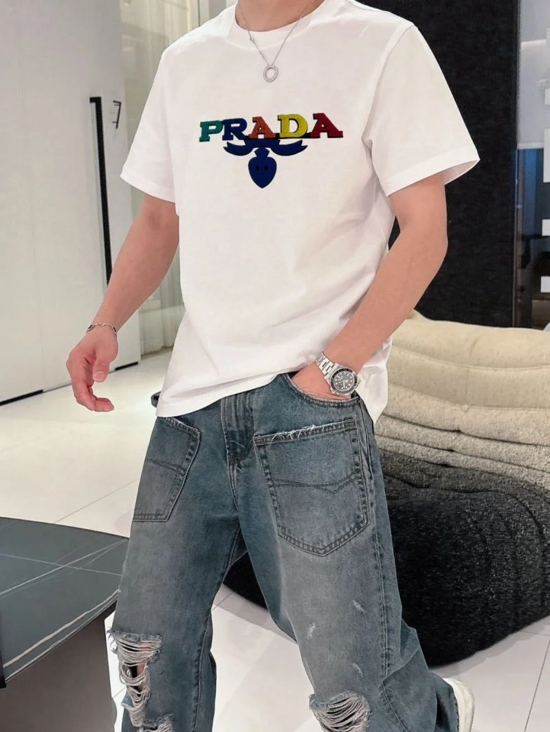 Prada T-Shirts Sleek 167800