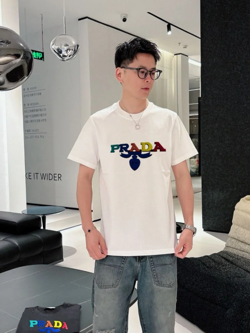 Prada T-Shirts Sleek 167800