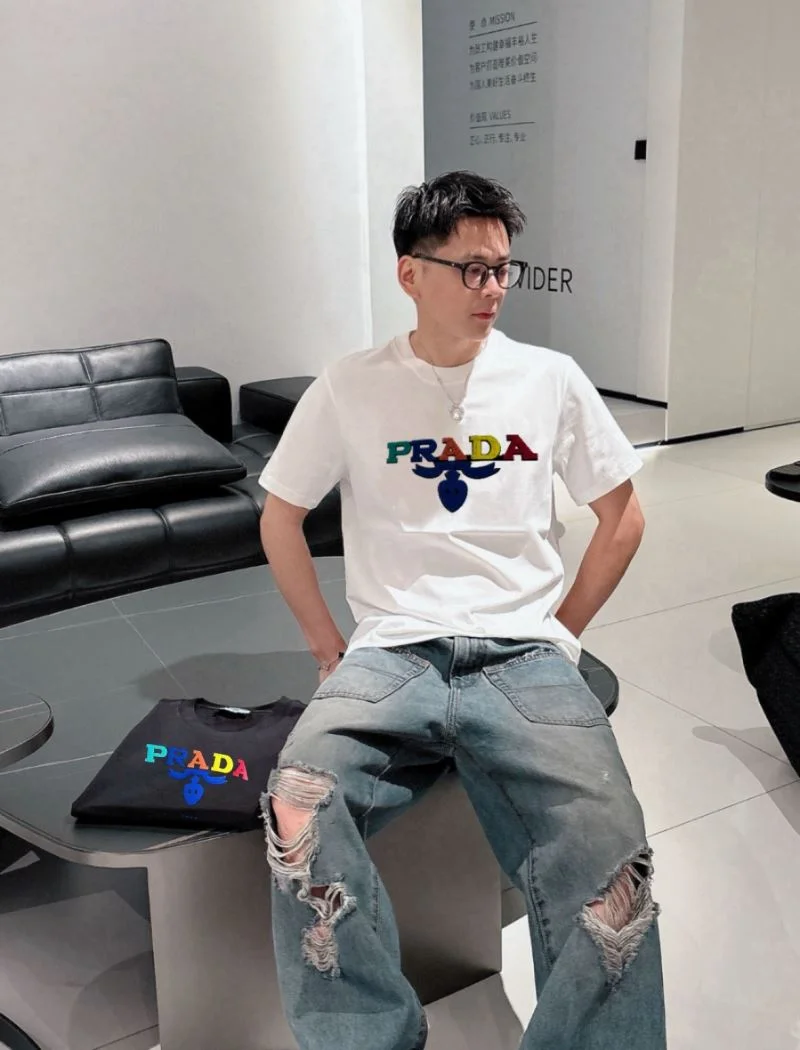 Prada T-Shirts Sleek 167800