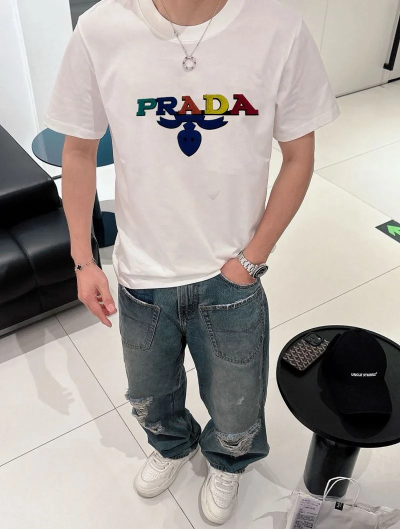 Prada T-Shirts Sleek 167800