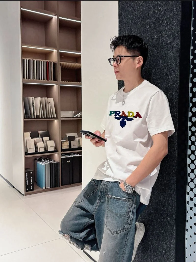 Prada T-Shirts Sleek 167800