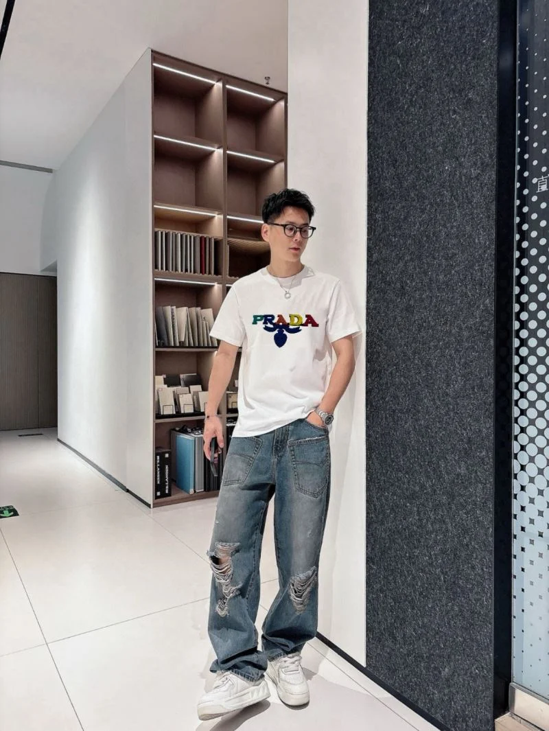 Prada T-Shirts Sleek 167800