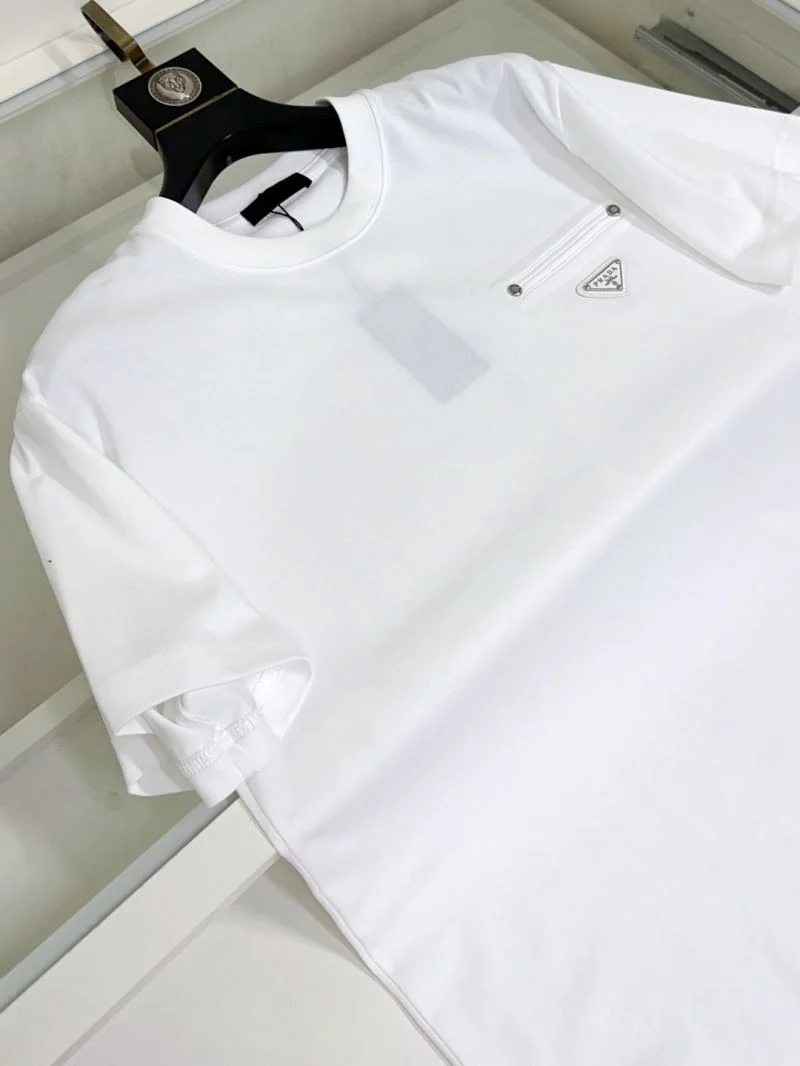 Elegant Prada T-Shirts 167757