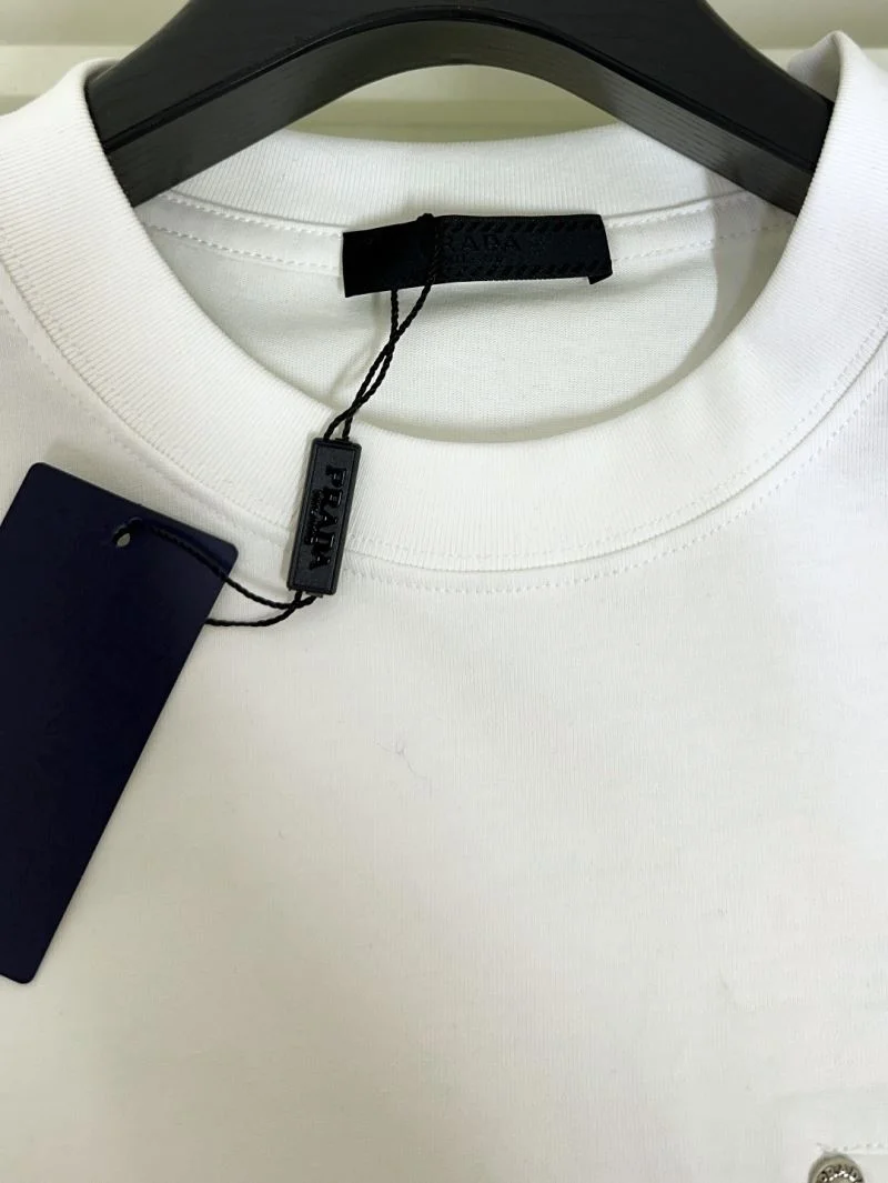 Elegant Prada T-Shirts 167757