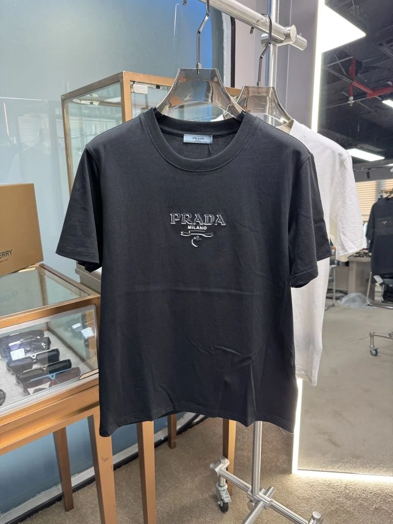 Elegant Prada T-Shirts 167724