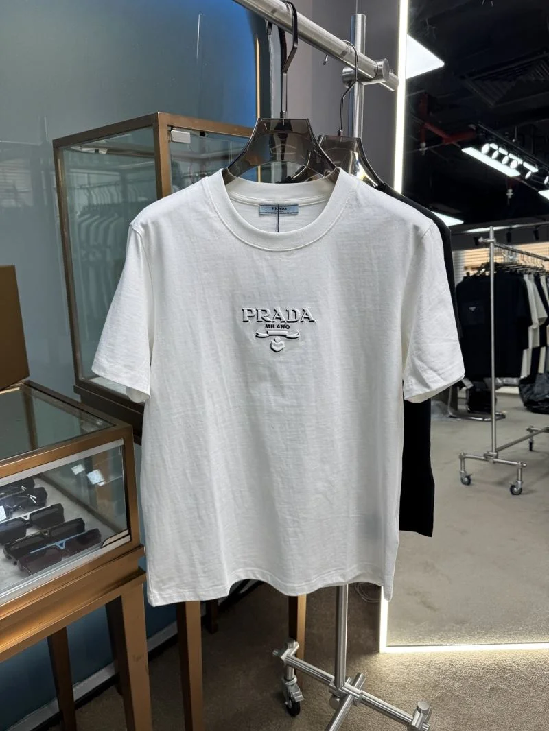 Elegant Prada T-Shirts 167724