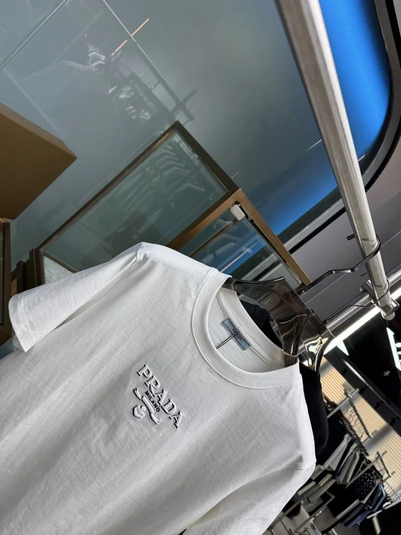 Elegant Prada T-Shirts 167724