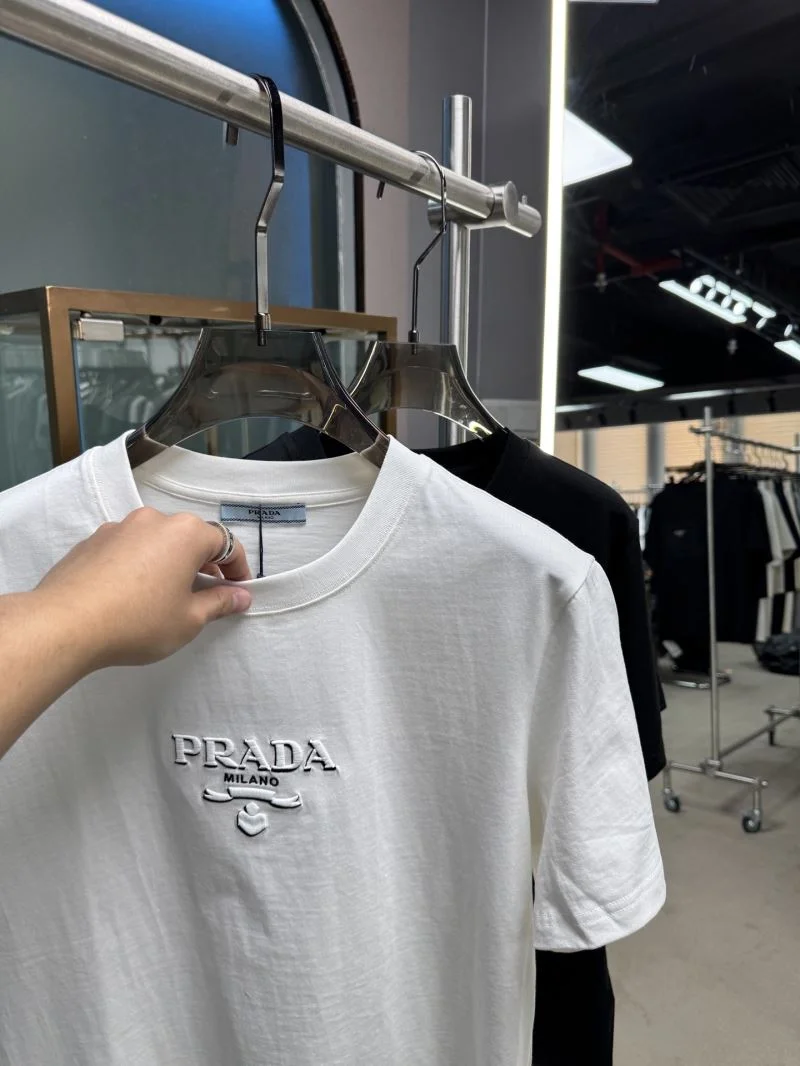 Elegant Prada T-Shirts 167724