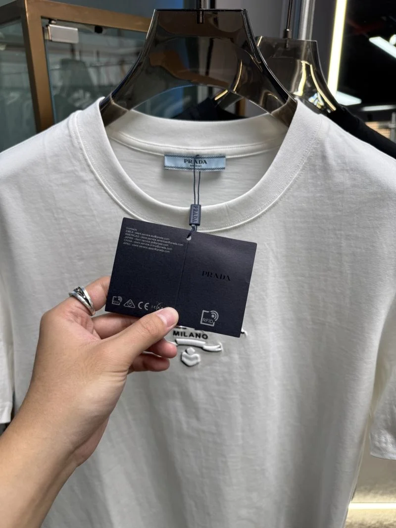 Elegant Prada T-Shirts 167724