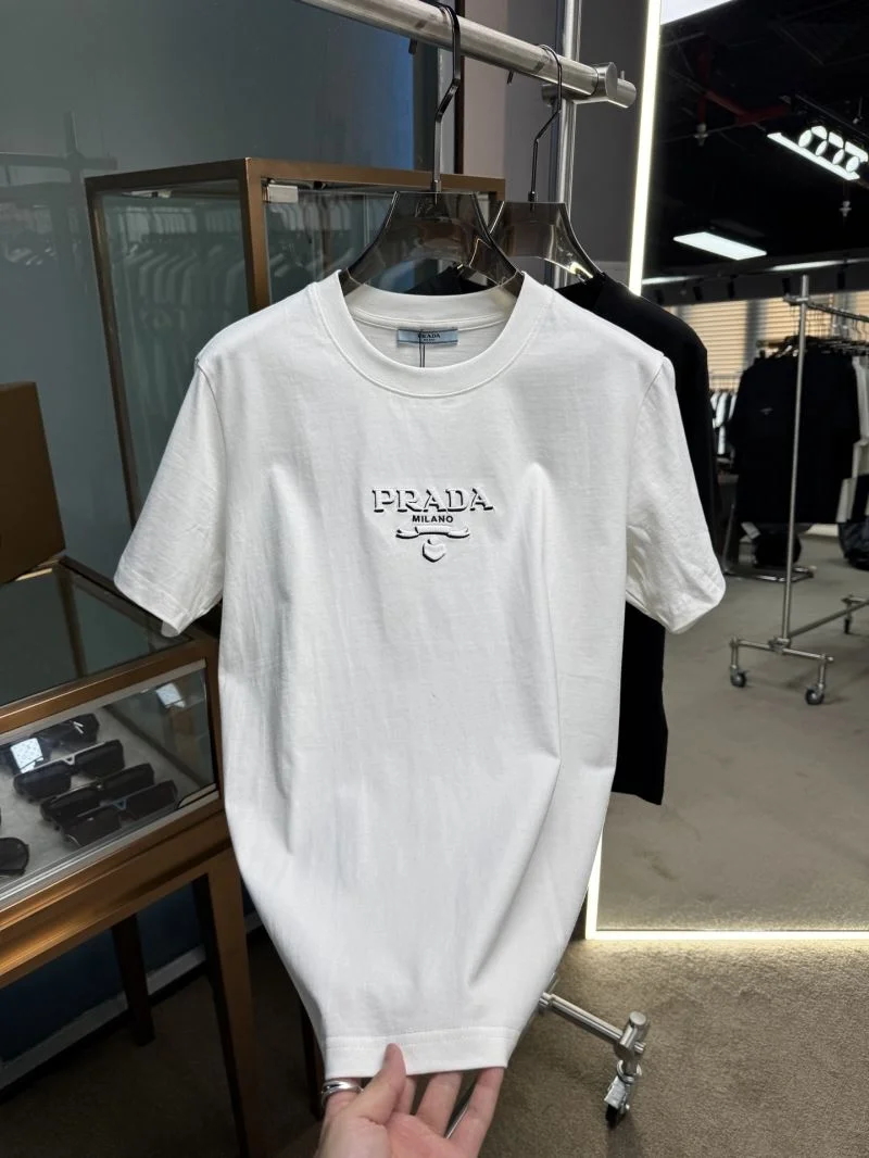 Elegant Prada T-Shirts 167724