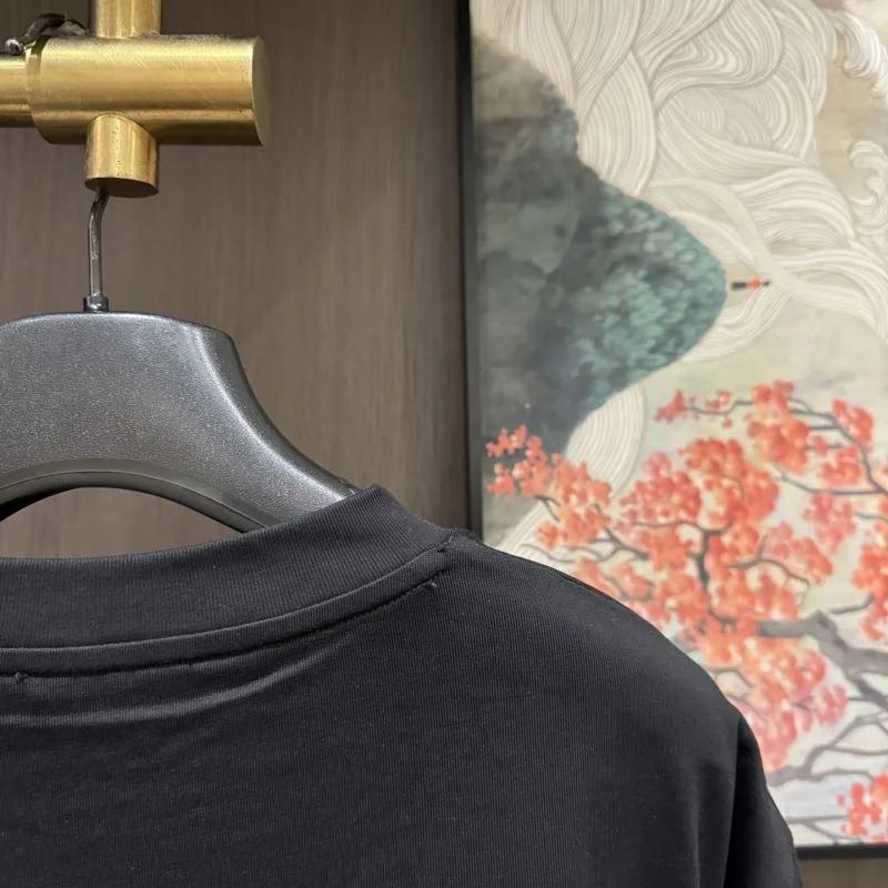 ModernLook Prada T-Shirts 167707