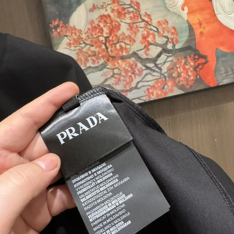 ModernLook Prada T-Shirts 167707