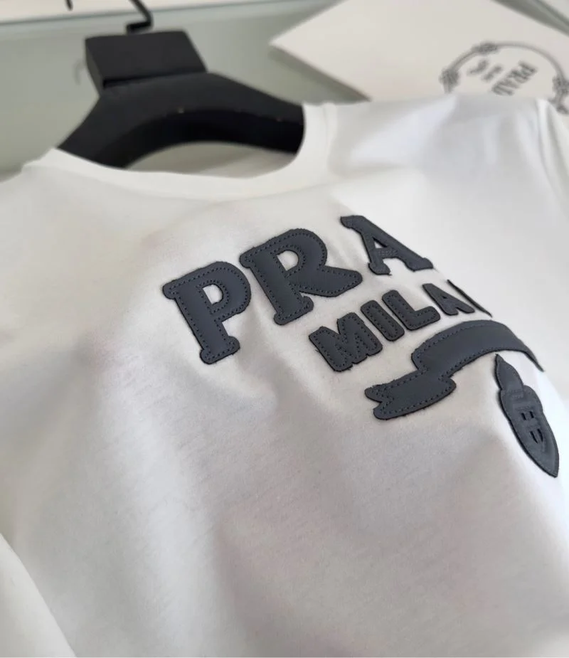 Prada T-Shirts Classic 167697