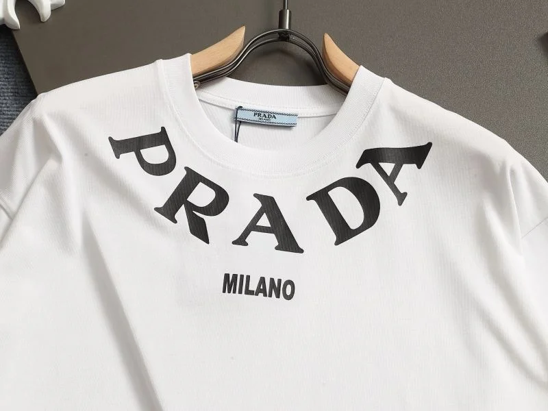 Prada T-Shirts Snug 167660