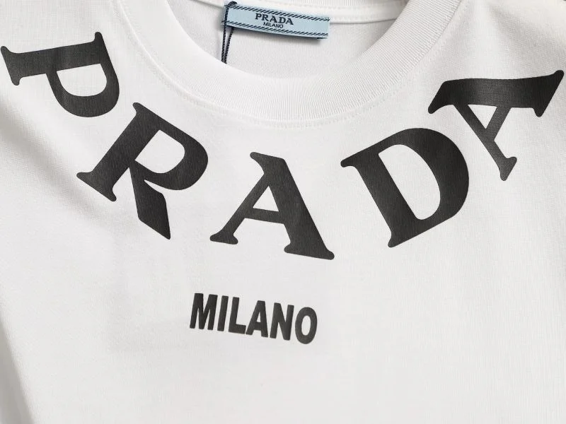 Prada T-Shirts Snug 167660