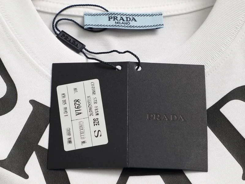 Prada T-Shirts Snug 167660