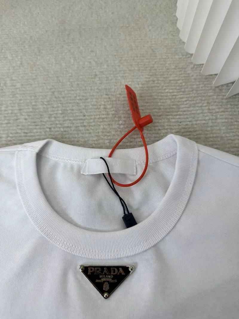 Compact Prada T-Shirts 167628