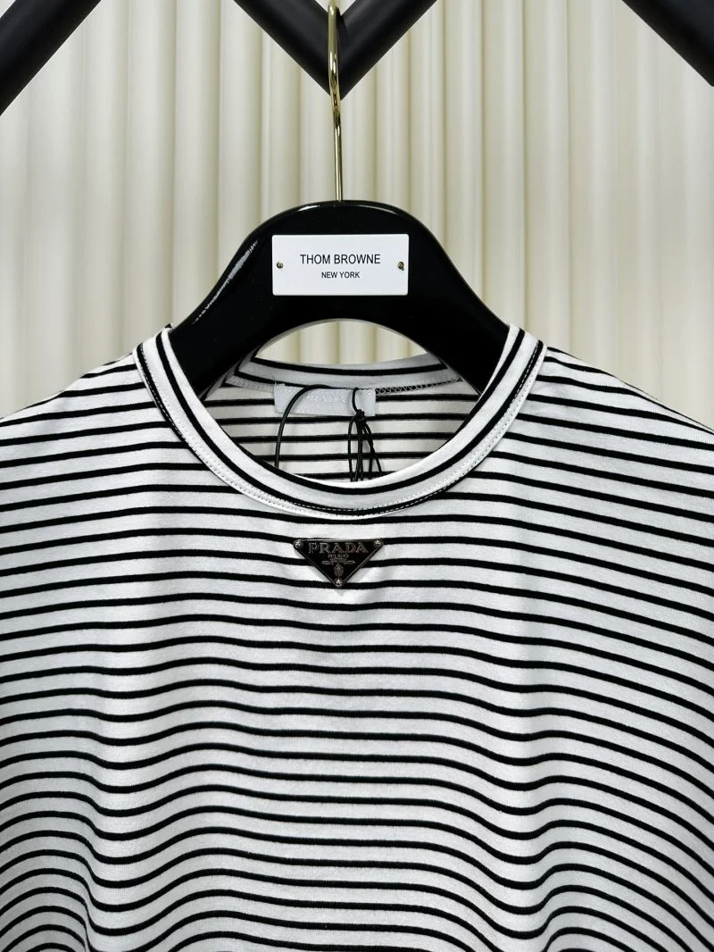 Unisex Prada T-Shirts 167143