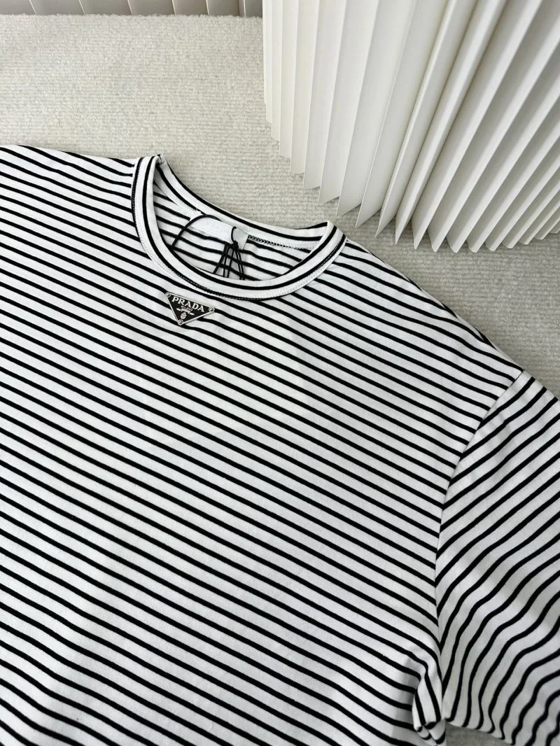 Unisex Prada T-Shirts 167143