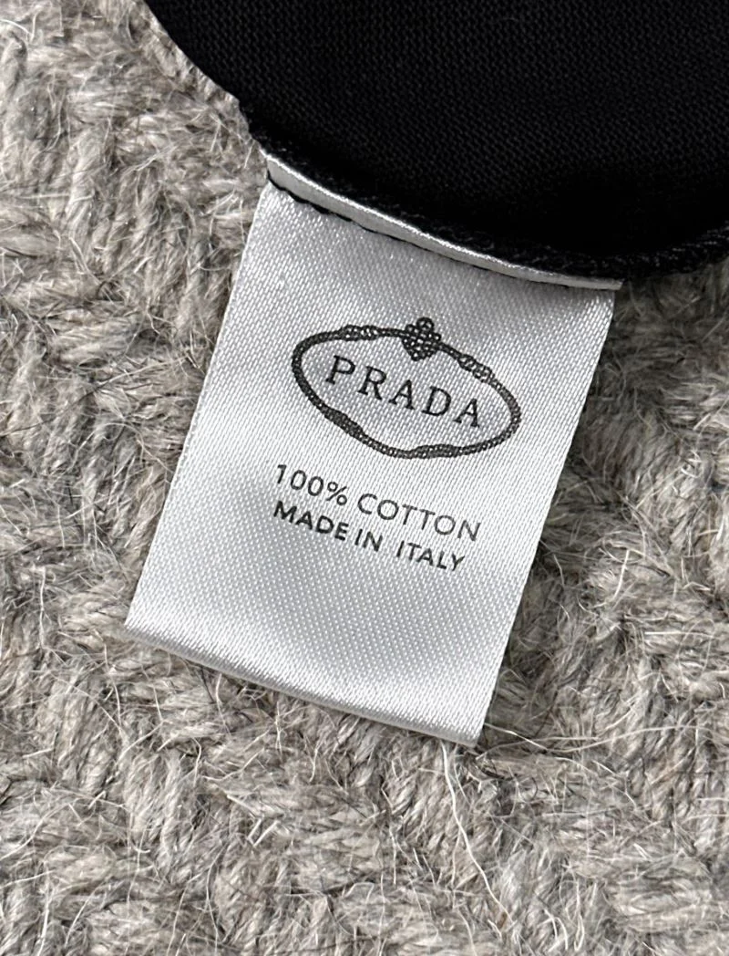 Versatile Prada T-Shirts 167068