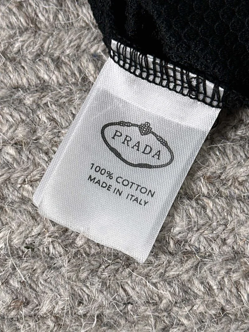 Premium Prada T-Shirts 167062
