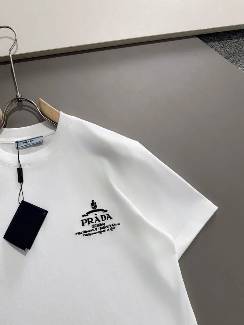 Elegant Prada T-Shirts 167022