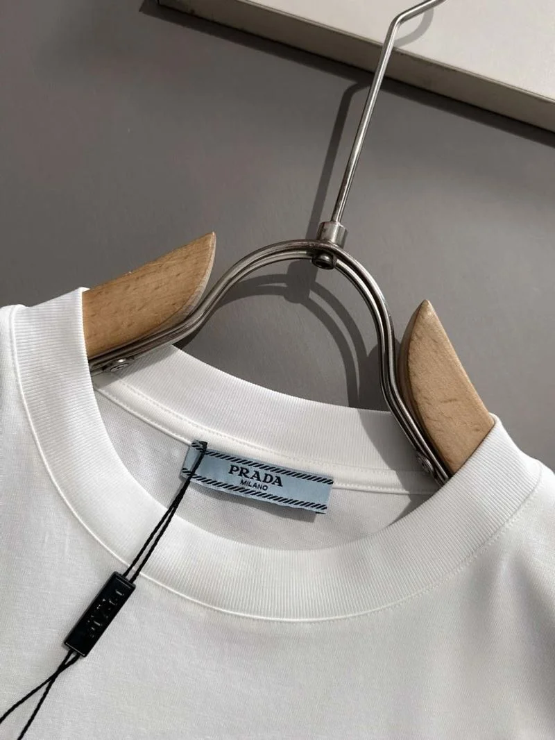 Elegant Prada T-Shirts 167022