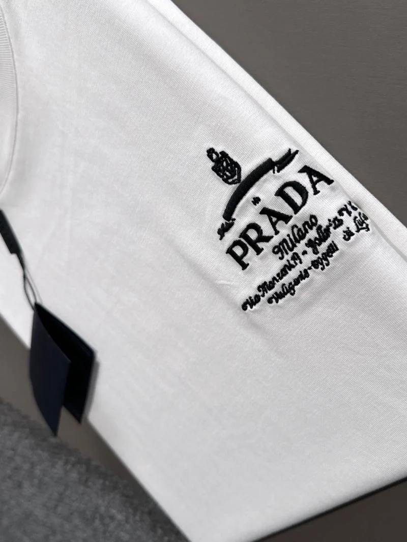 Elegant Prada T-Shirts 167022