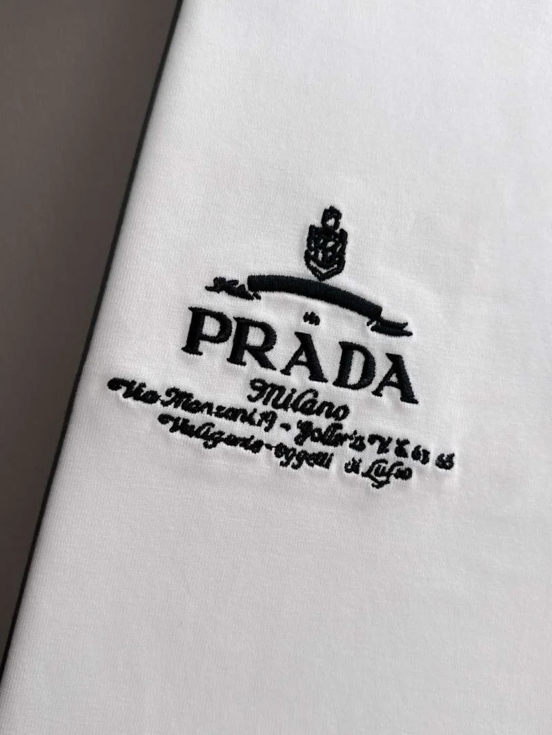 Elegant Prada T-Shirts 167022