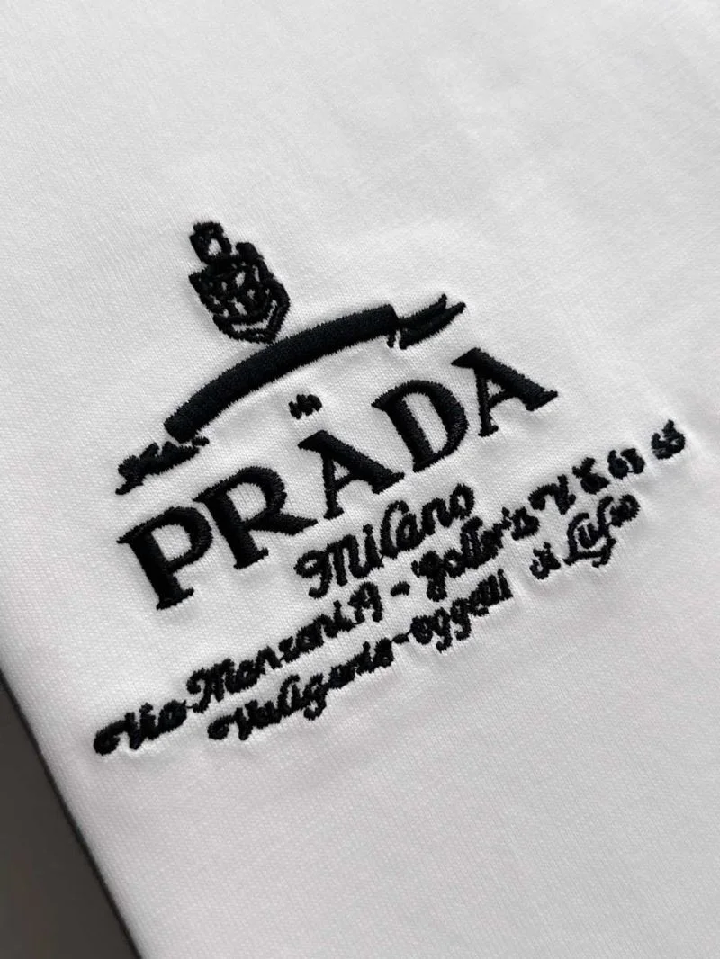 Elegant Prada T-Shirts 167022