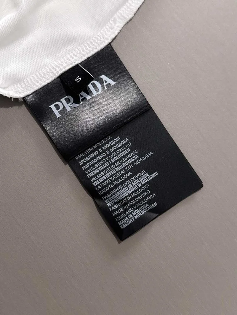 Elegant Prada T-Shirts 167022