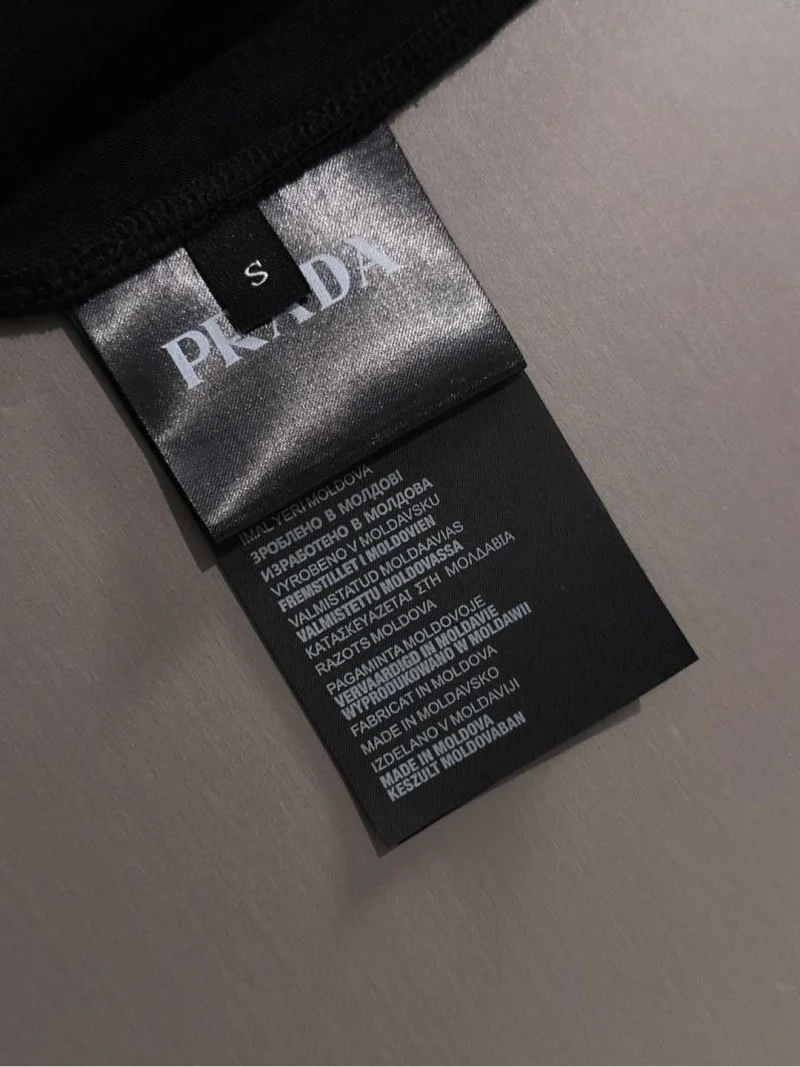 Contemporary Prada T-Shirts 167020
