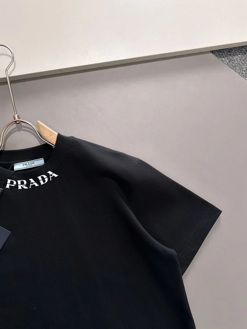 Effortless Prada T-Shirts 167054