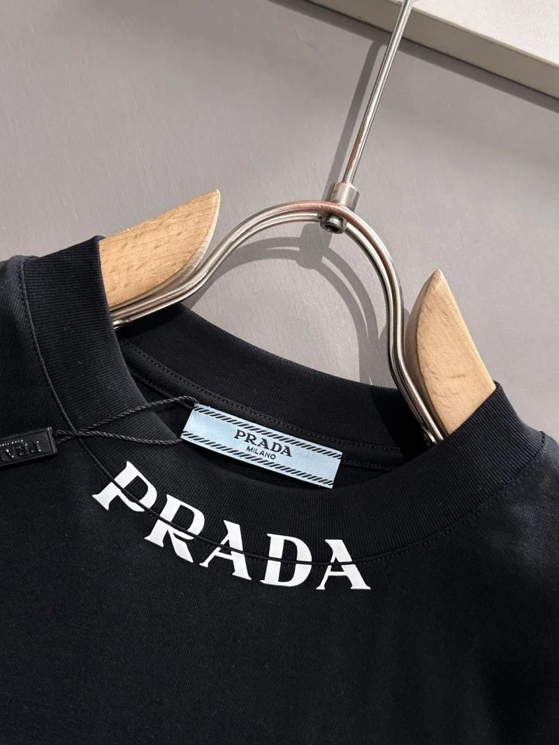 Effortless Prada T-Shirts 167054