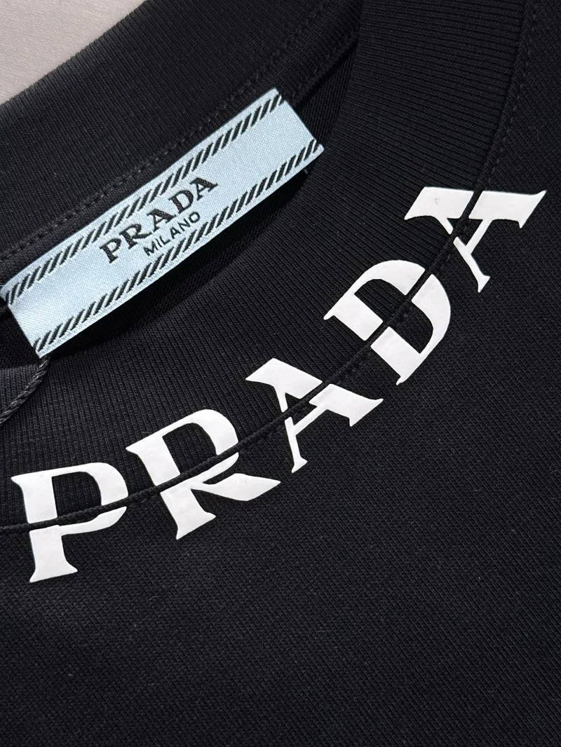 Effortless Prada T-Shirts 167054