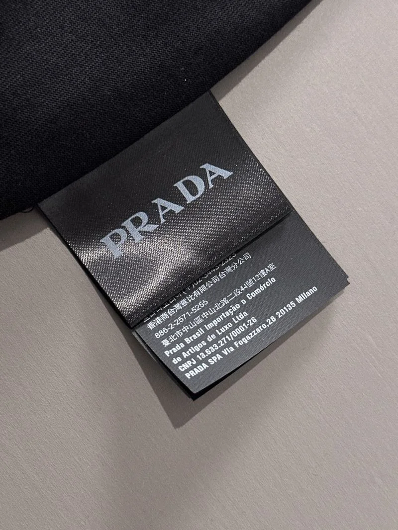 Effortless Prada T-Shirts 167054