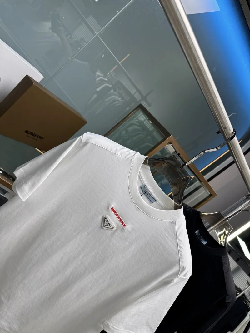 Trendsetting Prada T-Shirts 167027