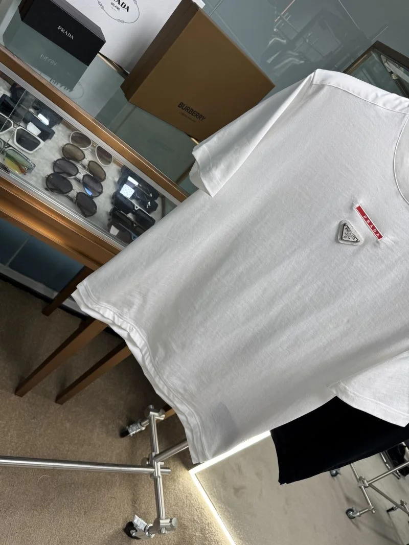 Trendsetting Prada T-Shirts 167027