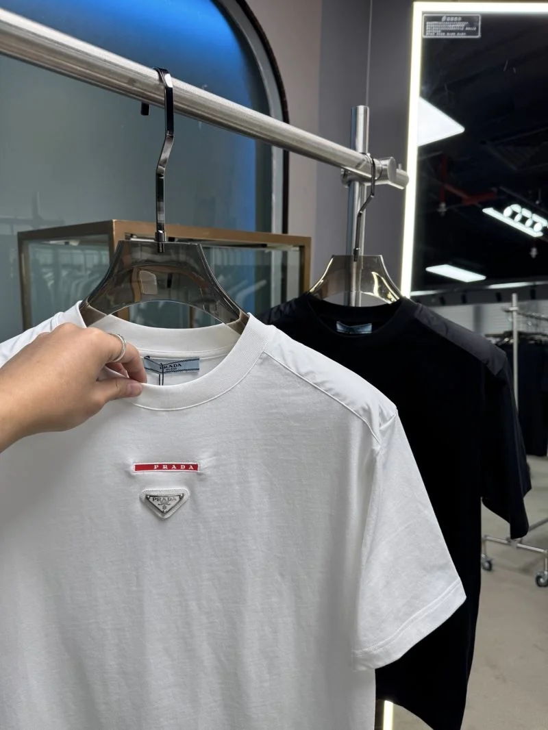 Trendsetting Prada T-Shirts 167027