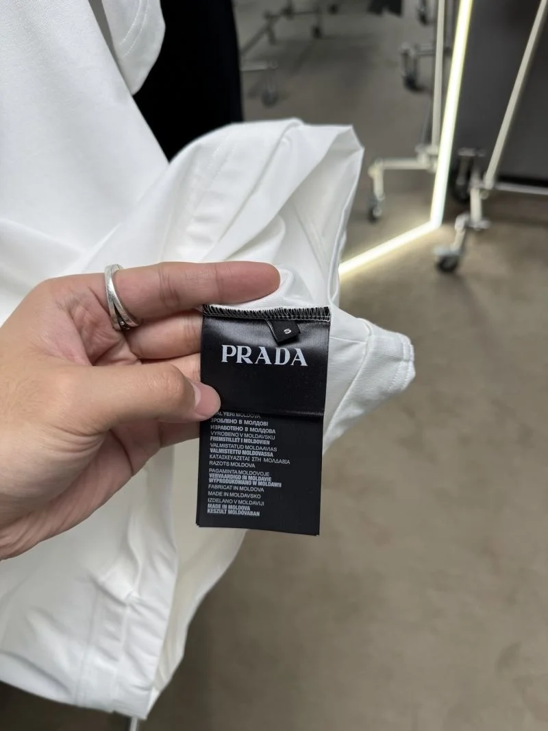 Trendsetting Prada T-Shirts 167027