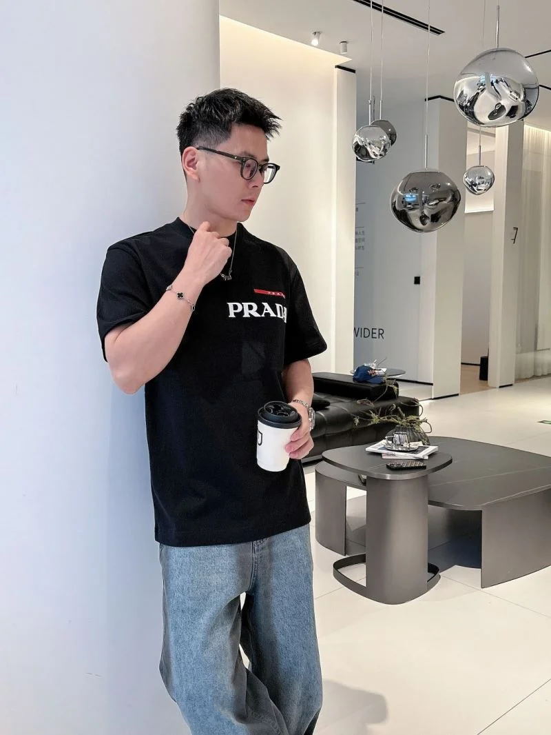 ModernLook Prada T-Shirts 167019