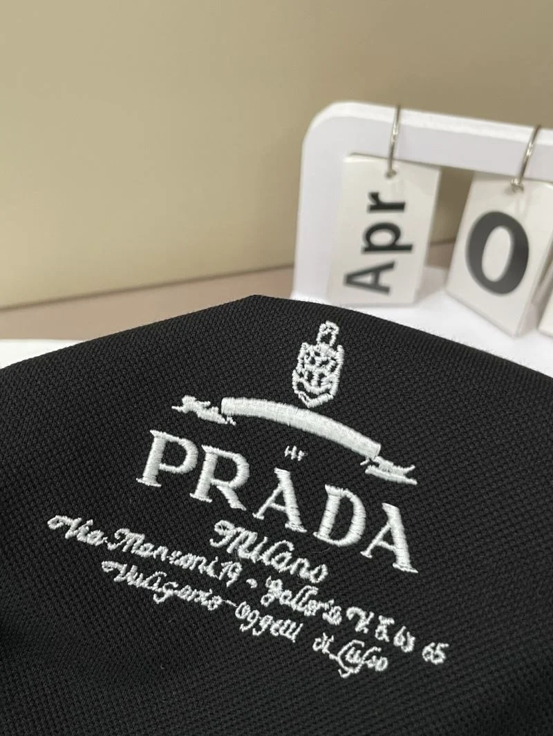Prada T-Shirts WellDesigned 167002