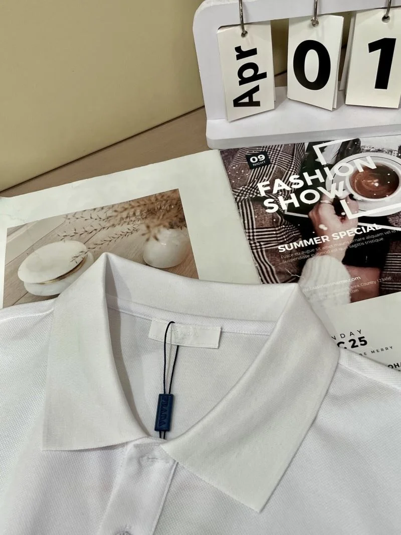 Prada T-Shirts WellDesigned 167002