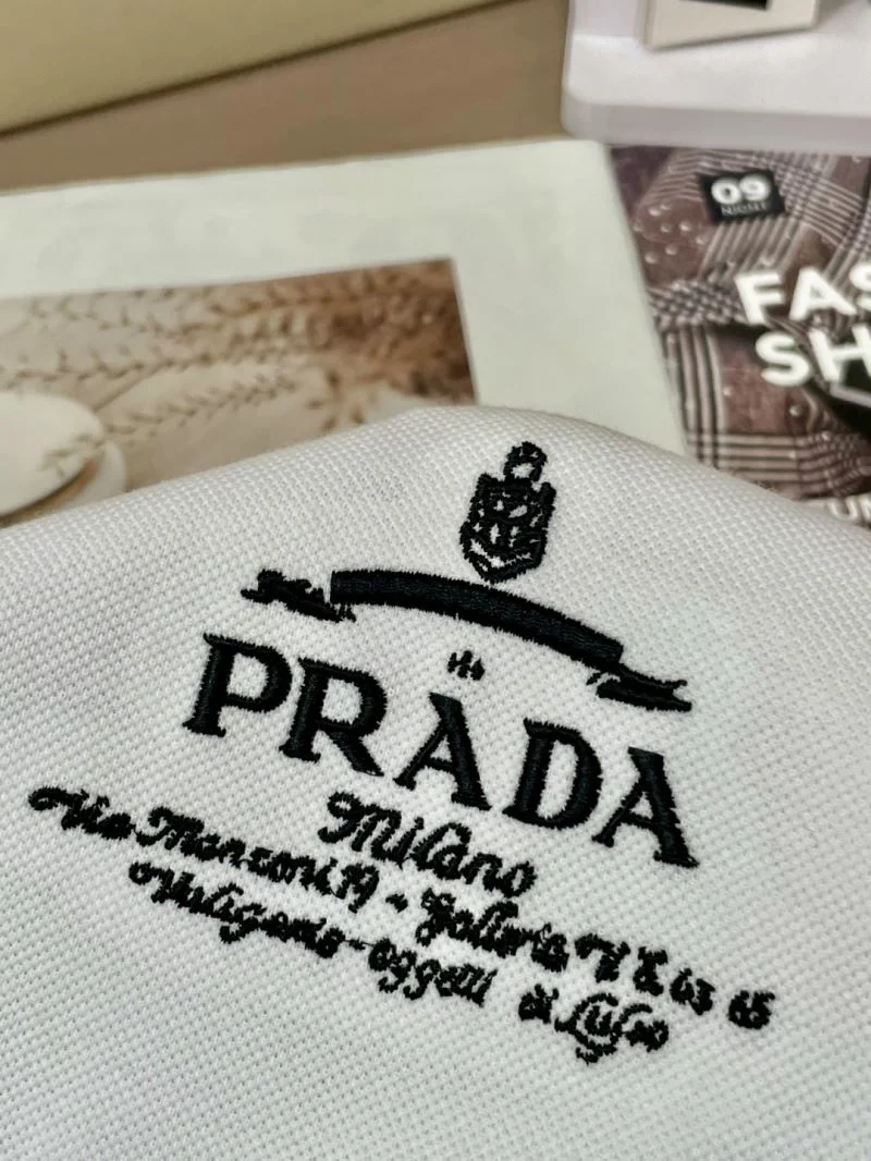 Prada T-Shirts WellDesigned 167002