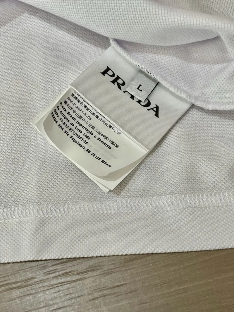 Prada T-Shirts WellDesigned 167002