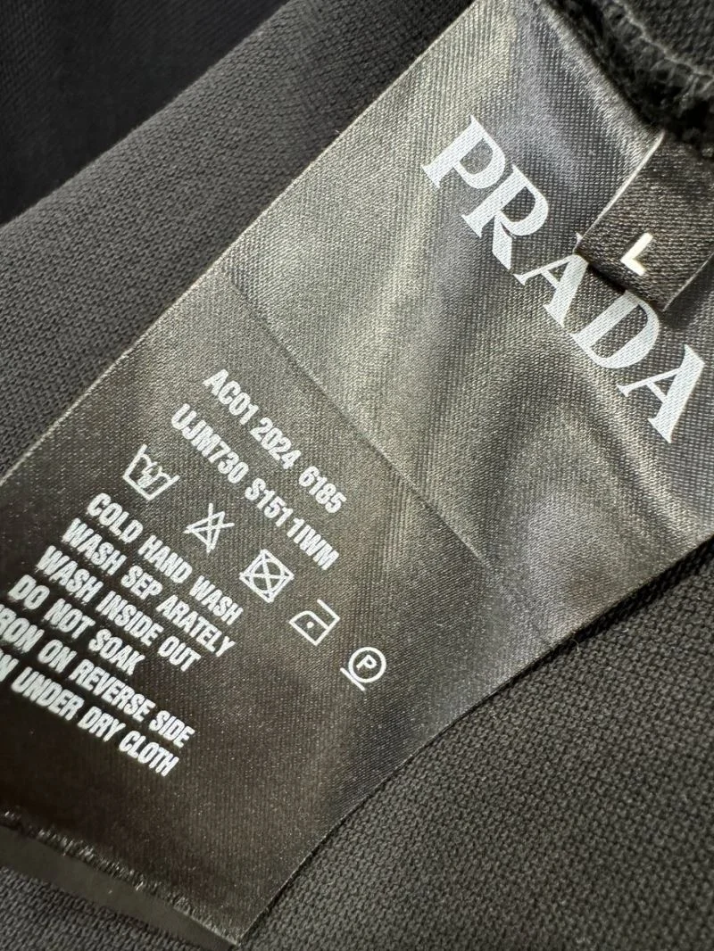 Versatile Prada T-Shirts 166969